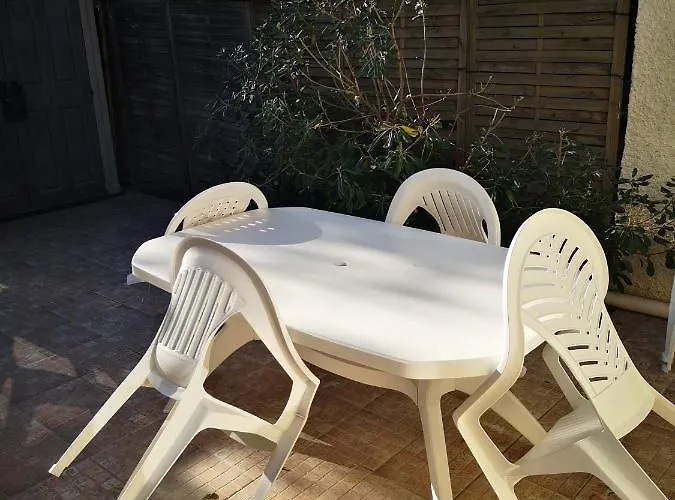 Maisonnette 4 Pers Rez De Jardin Avec Terrasse * Agde